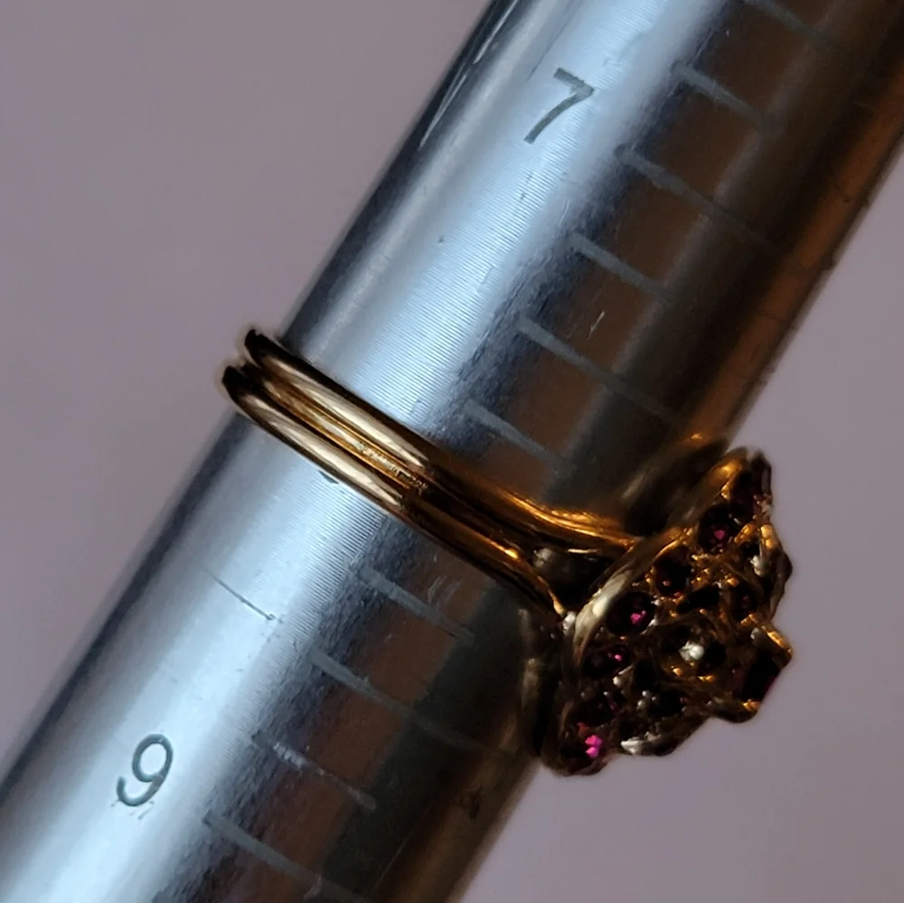 Beautiful Vintage Ring Simulated Ruby Gemstone Cluster Gold Tone Size 8 Flawed
